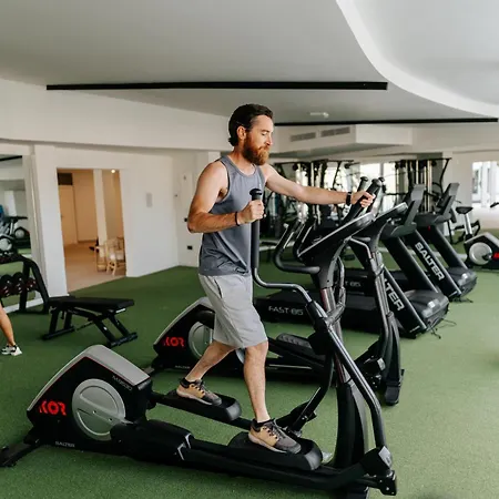 R2 Higos 公寓式酒店 4*