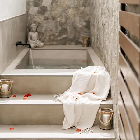 Aparthotel 001 Higos Boutique Singular 4*