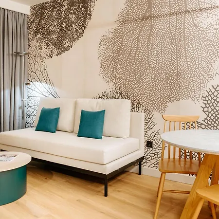 001 Higos Boutique Singular Aparthotel 4*