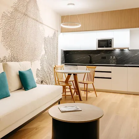 001 Higos Boutique Singular Aparthotel 4*
