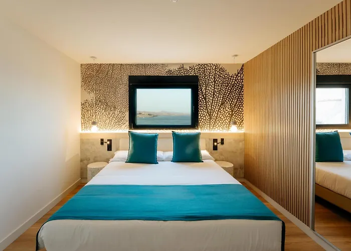 R2 Higos Aparthotel 4*