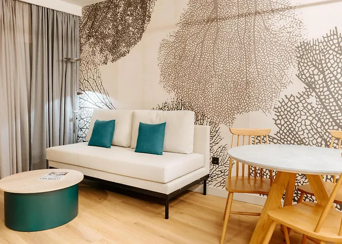 R2 Higos Aparthotel 4*