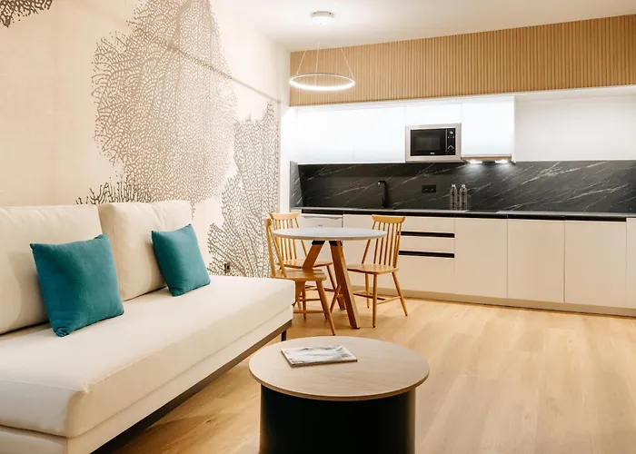 R2 Higos Aparthotel 4*