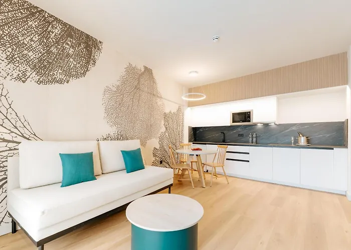 R2 Higos Aparthotel 4*