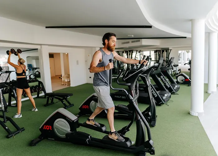 R2 Higos Aparthotel 4*